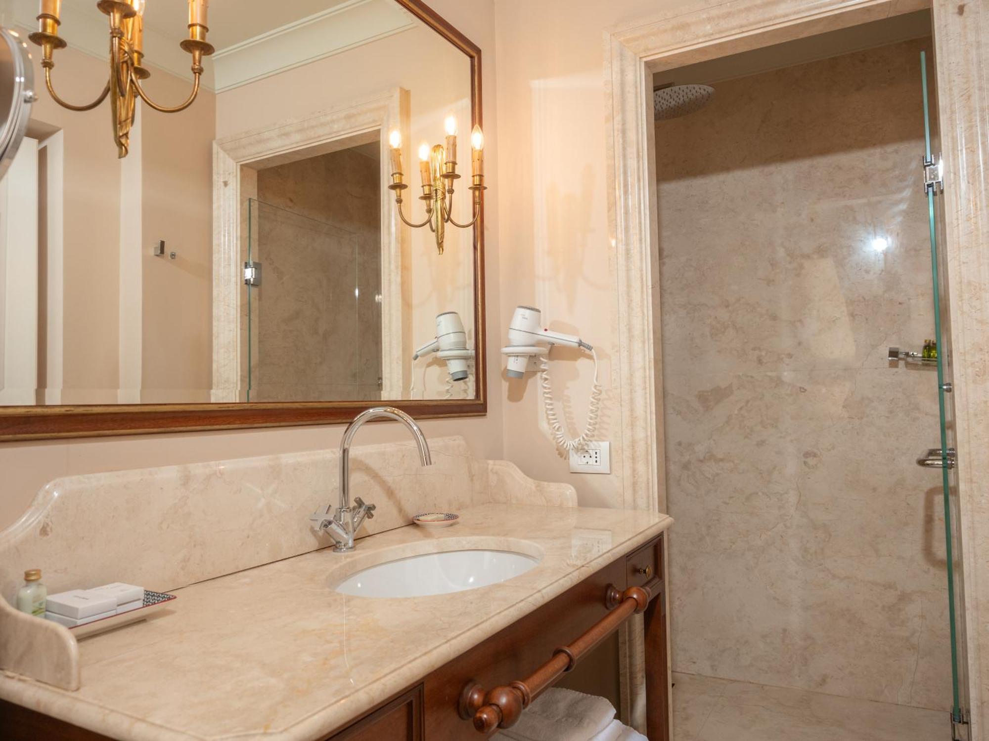 Ebel Boutique Hotel تيرانا المظهر الخارجي الصورة