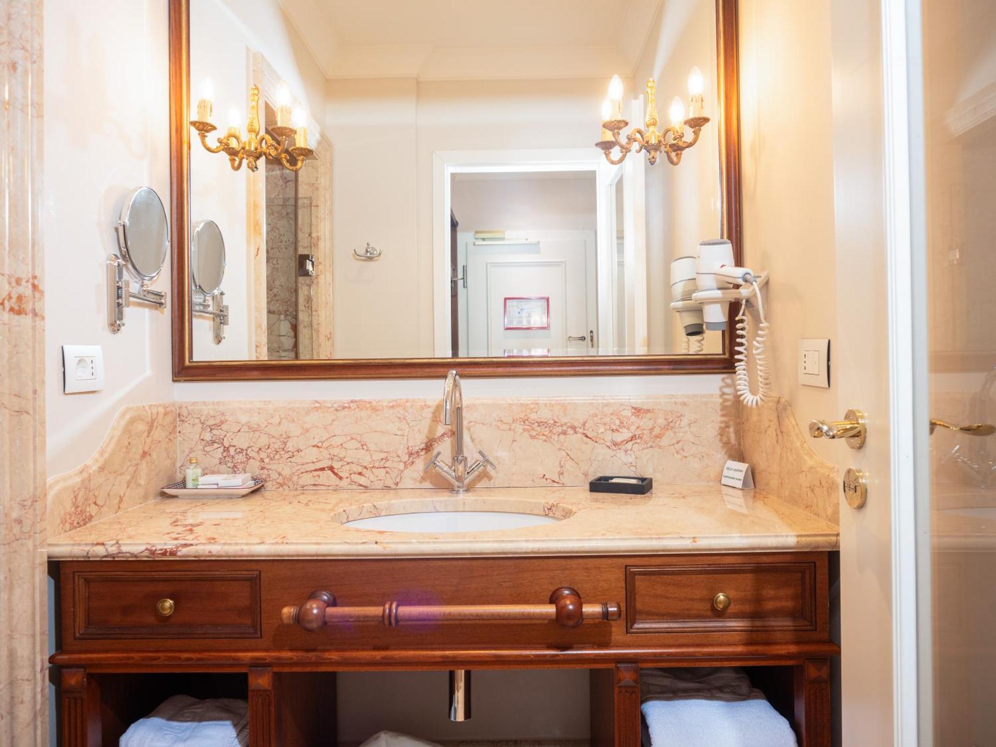 Ebel Boutique Hotel تيرانا المظهر الخارجي الصورة